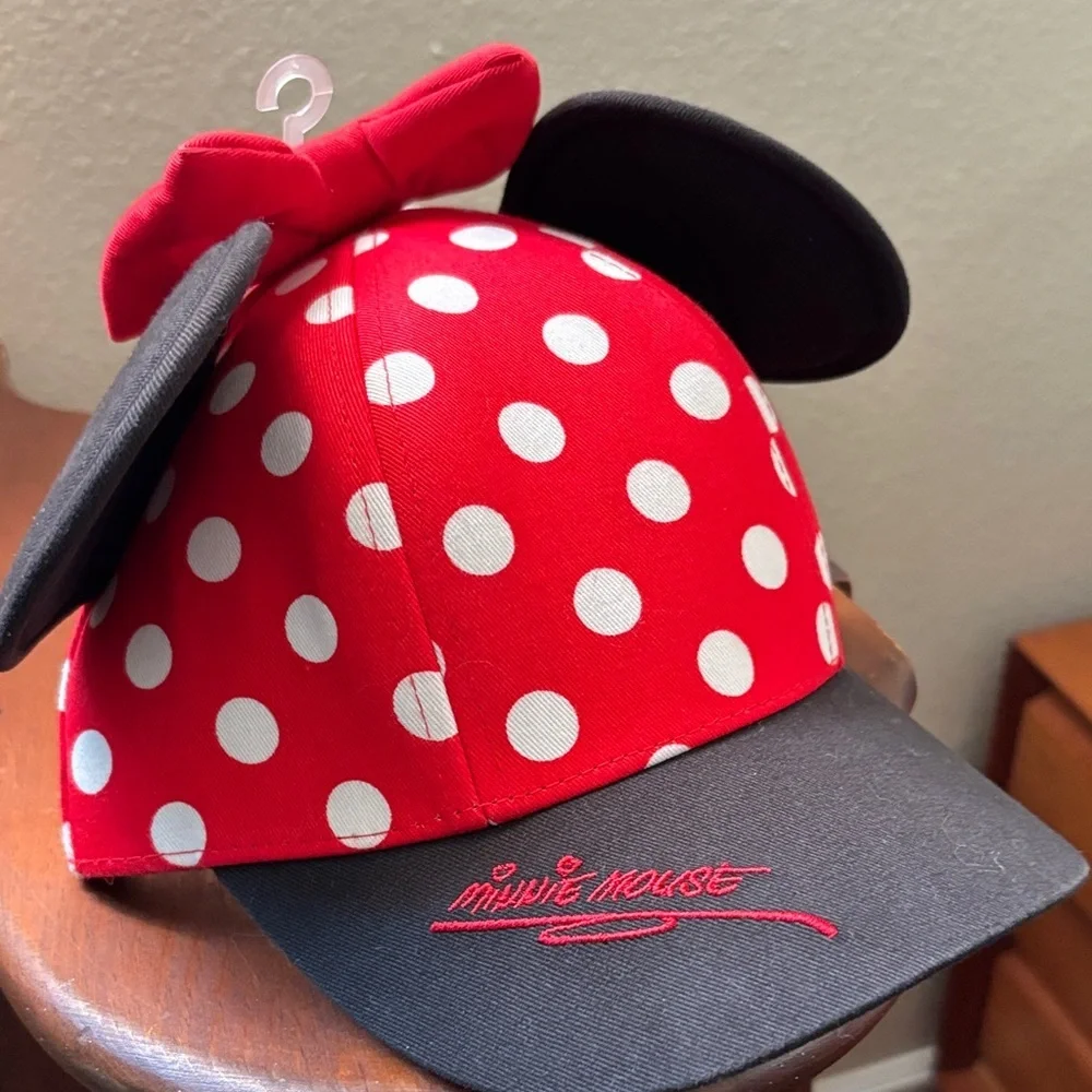 Disney Red and Black Minnie Mouse Hat w/ears and bow - Youth Size‎ - new